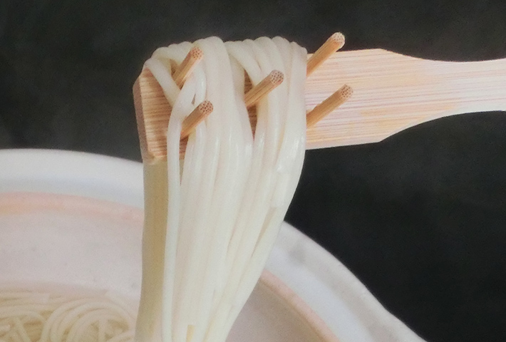 五島うどんを茹でる